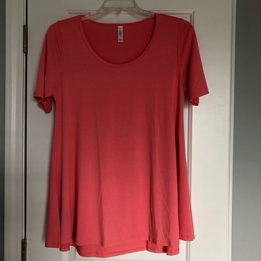 NWOT Lularoe "Perfect T" Red w/side slits Top!